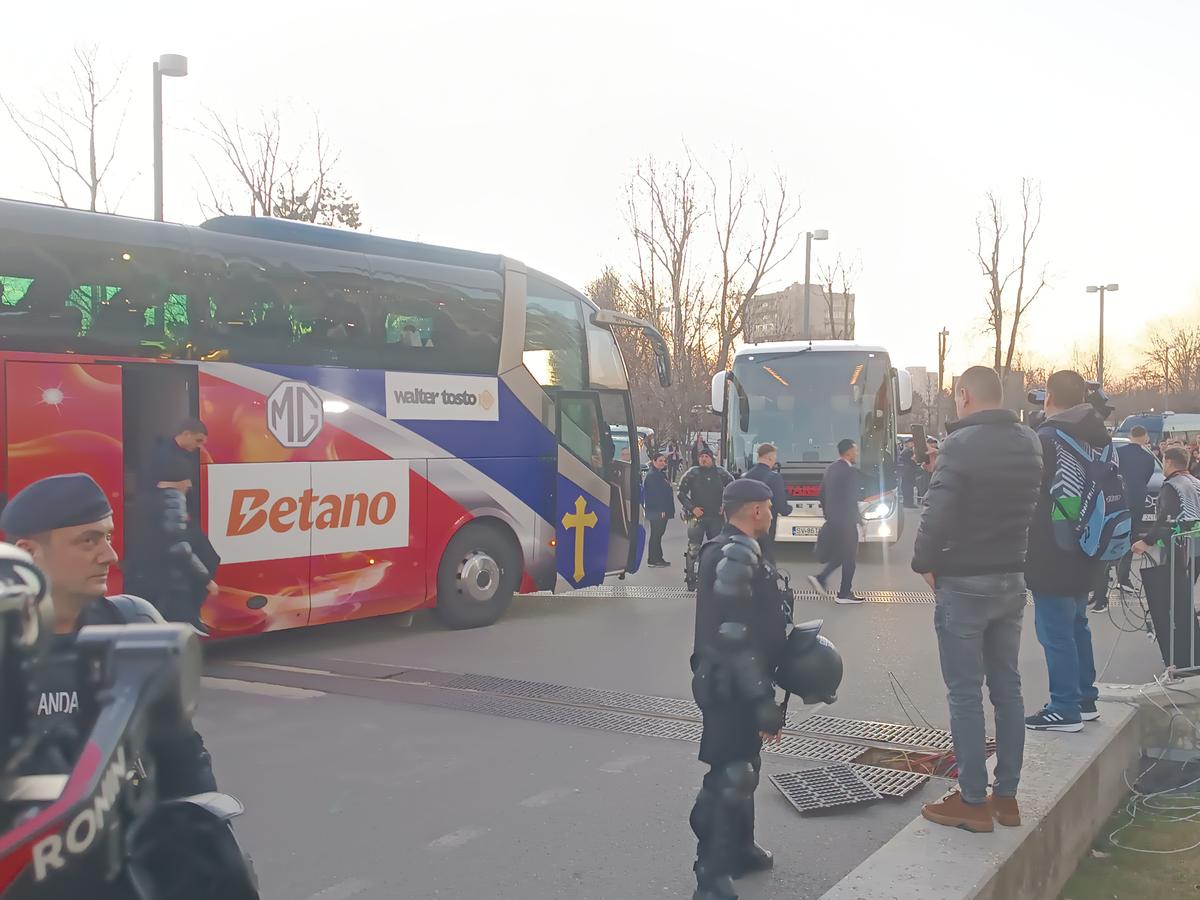 FCSB - Lyon, sosirea celor două formații