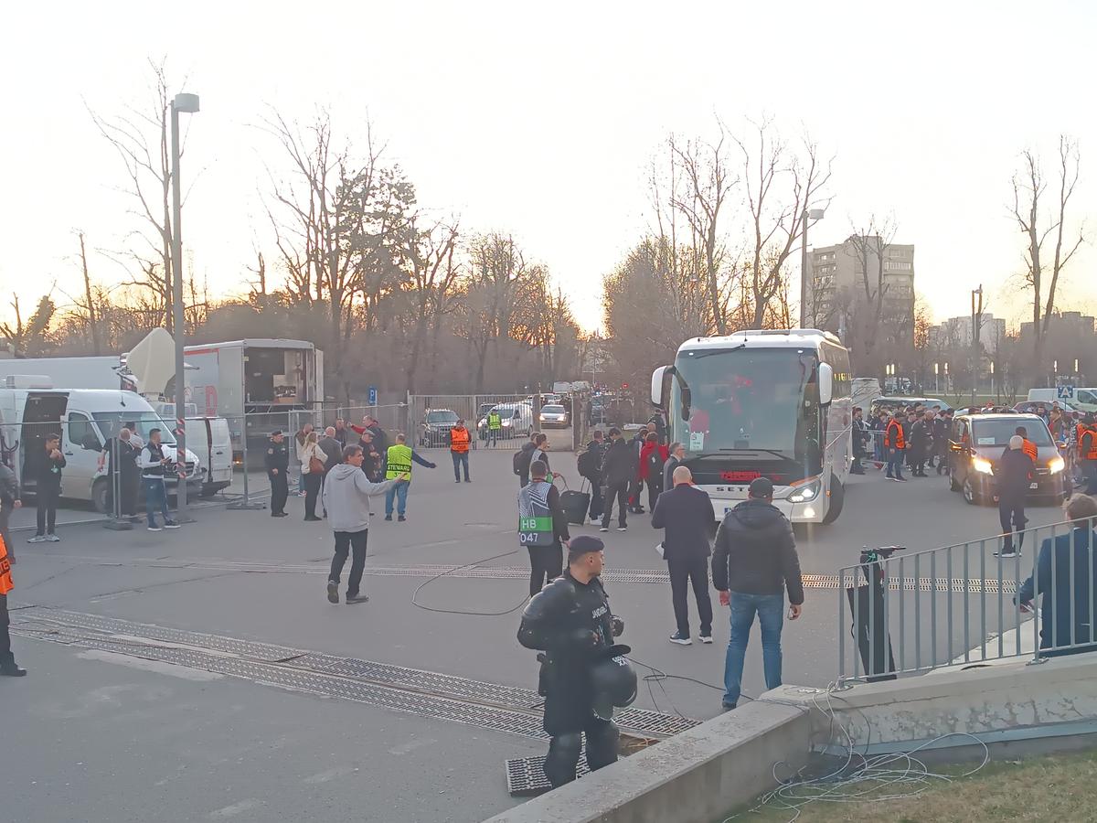 FCSB - Lyon, sosirea celor două formații