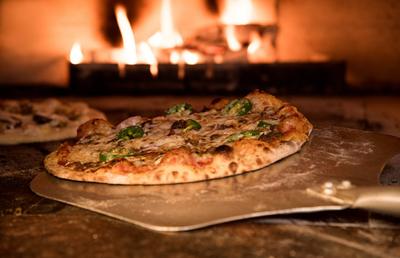 Povestea Domino’s: De la o mica pizzerie la un fenomen global