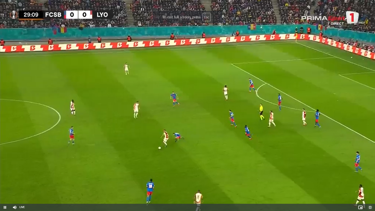 Golul lui Lyon în meciul cu FCSB, două mingi pe teren