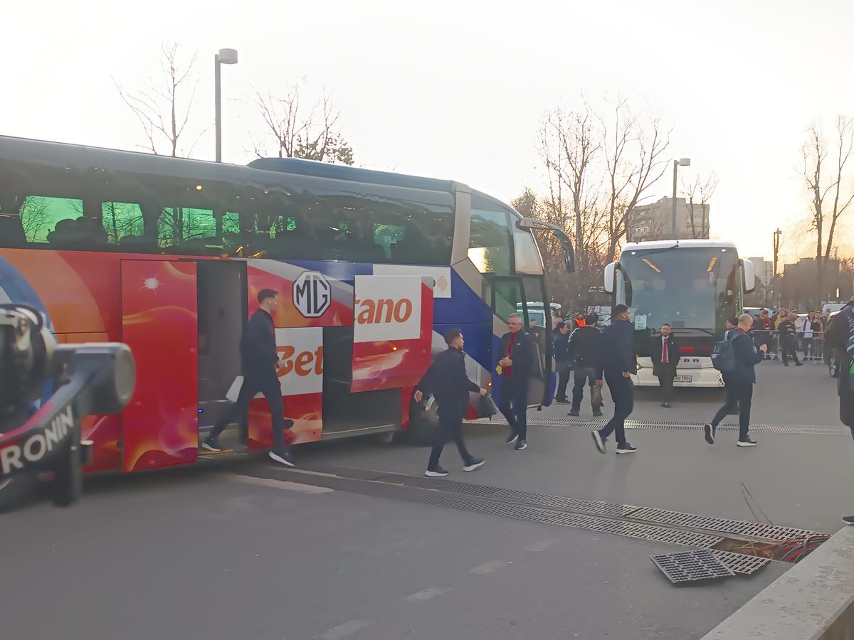 FCSB - Lyon, sosirea celor două formații