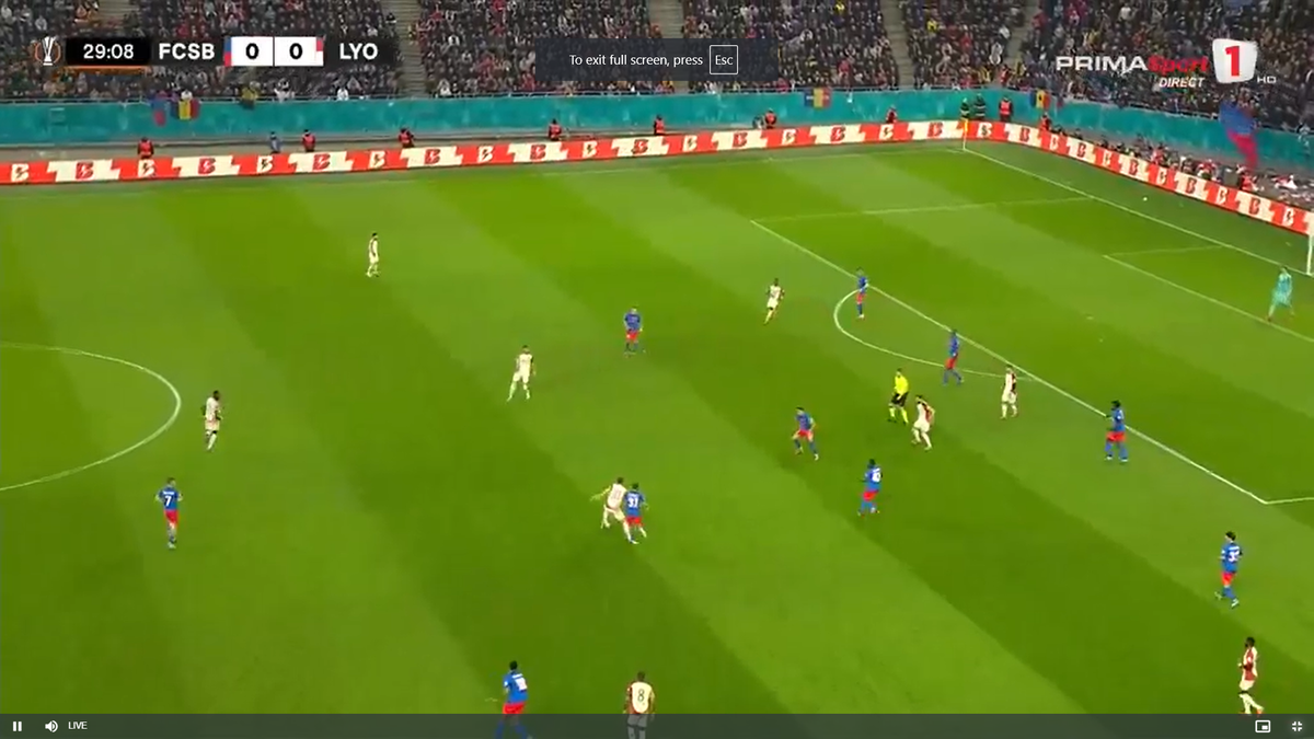 Golul lui Lyon în meciul cu FCSB, două mingi pe teren