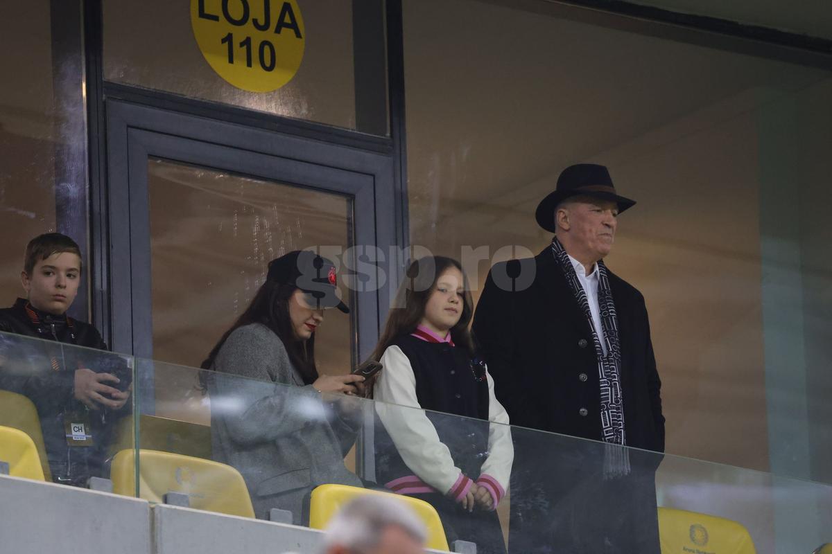 FCSB - Lyon, imagini de la încălzire