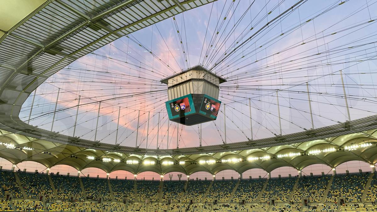 Scenografie fani FCSB la meciul cu Lyon
