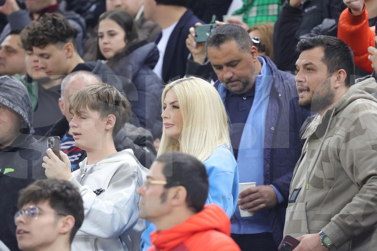 Laura Vicol, implicată în „scandalul Nordis”, a fost în tribune la FCSB - Lyon » Imaginile surprinse de reporterul GSP