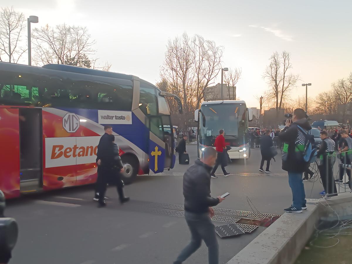 FCSB - Lyon, sosirea celor două formații