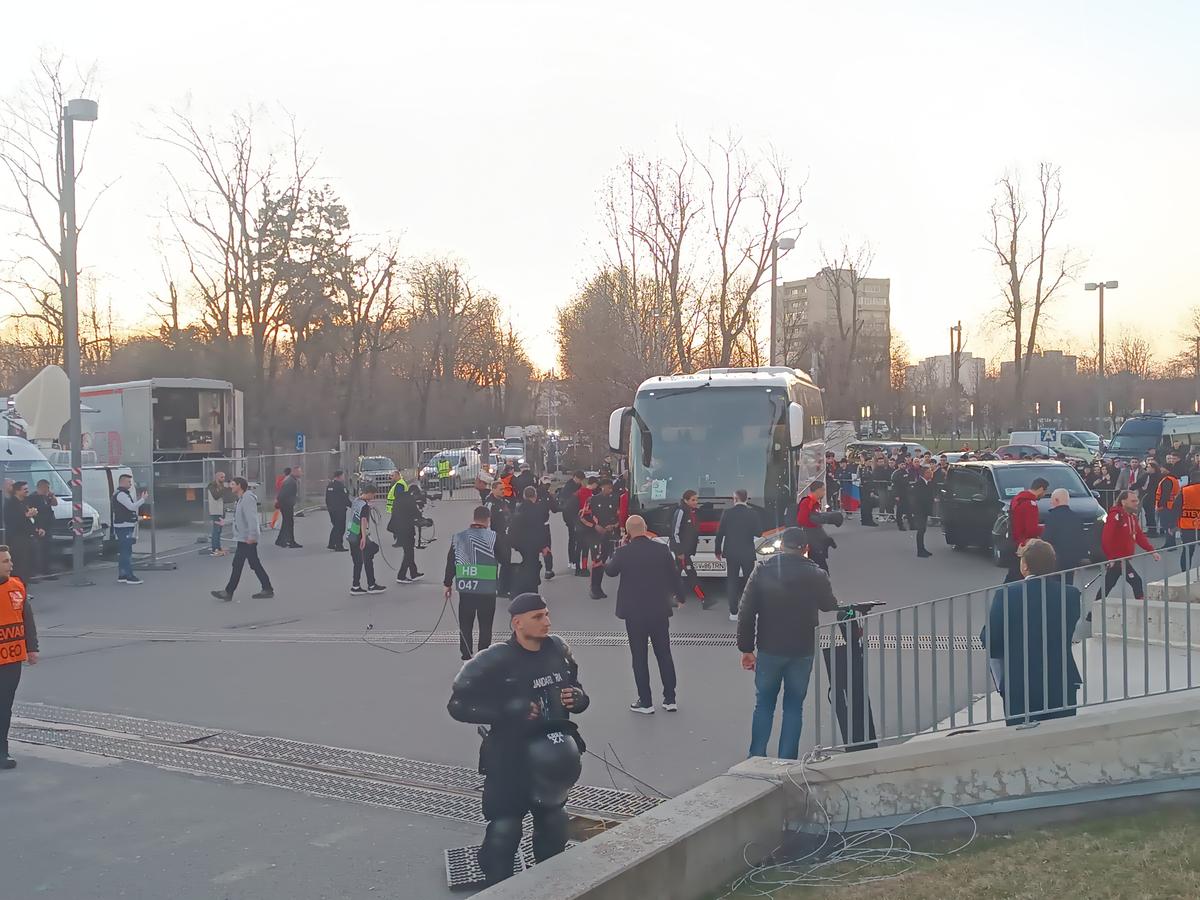 FCSB - Lyon, sosirea celor două formații