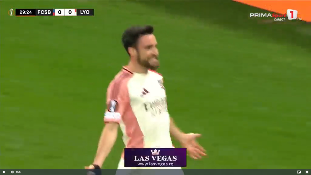 Golul lui Lyon în meciul cu FCSB, două mingi pe teren