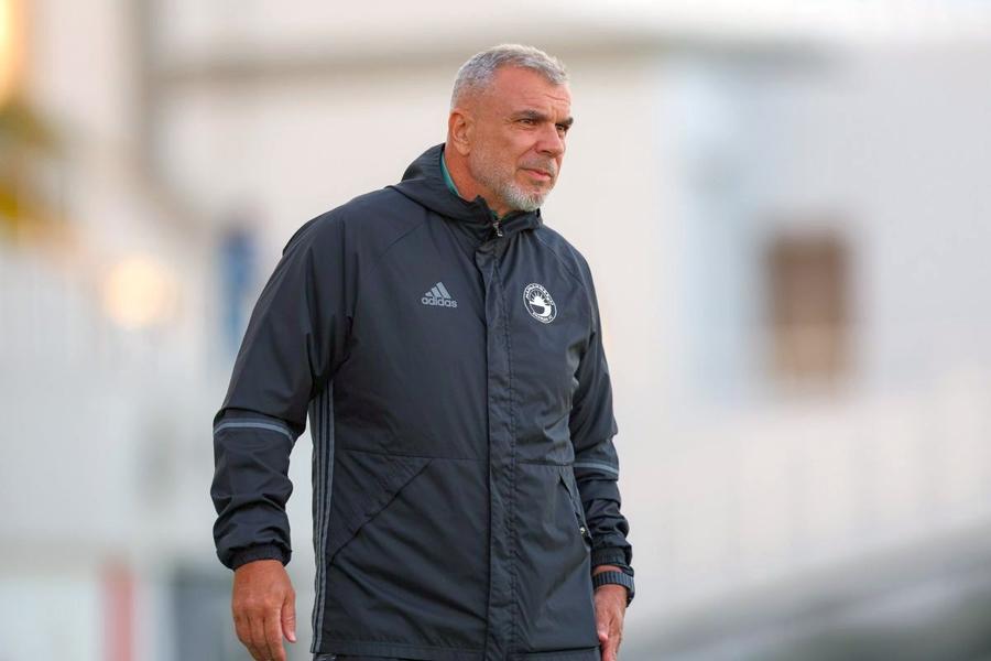 Cosmin Olăroiu/ foto: X @SharjahFC MM Stoica are un favorit pentru banca României » NU este Gică Hagi! Contrazis imediat în direct: „Nu există altul mai bun”