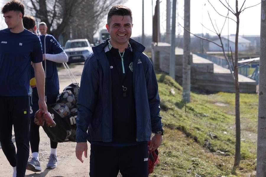 Florin Bratu, înaintea duelului cu Mirel Rădoi: „Era să-mi cadă telefonul când am citit” + Pont primit în direct: „E o informație bună”