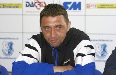 EXCLUSIV Dennis Șerban, fost la Steaua și Dinamo, e categoric: „Am văzut ce au putut antrenorii bătrâni, e bine că au venit Rădoi și Mutu”