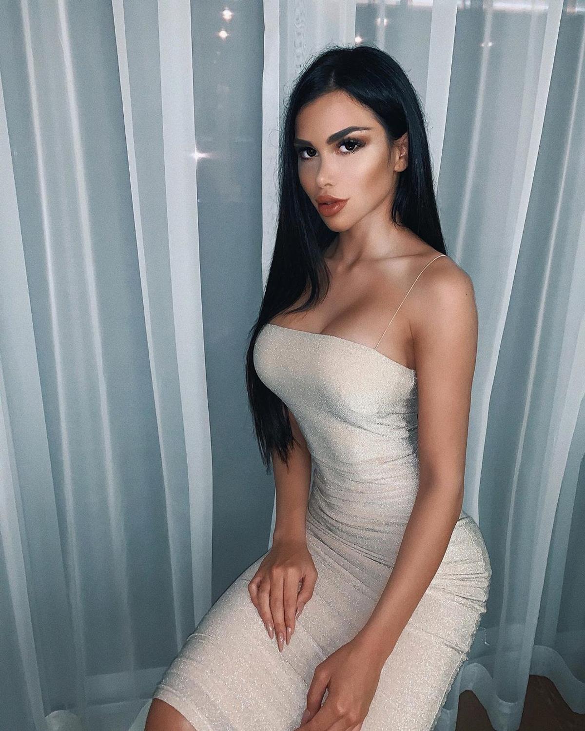 FOTO HOT Diana are sânge juventin » Ea e fotomodelul sexy care suspină după meciurile lui Cristiano Ronaldo