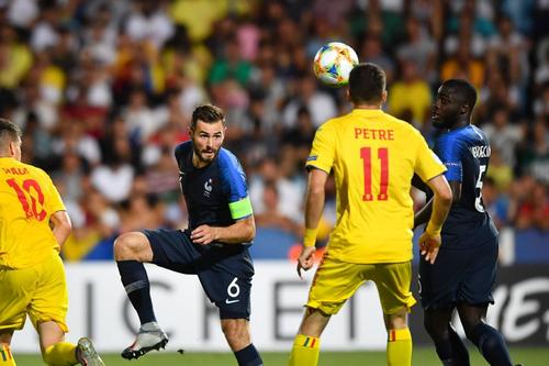 Lucas Tousart (#6), în duel cu Ianis Hagi și Adrian Petre // foto: Imago