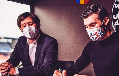 Florin Niță a semnat astăzi și a fost prezentat în stil mare! Fosta vedetă a lui Arsenal i-a fost alături + Fanii au format „Florin Niță gang”