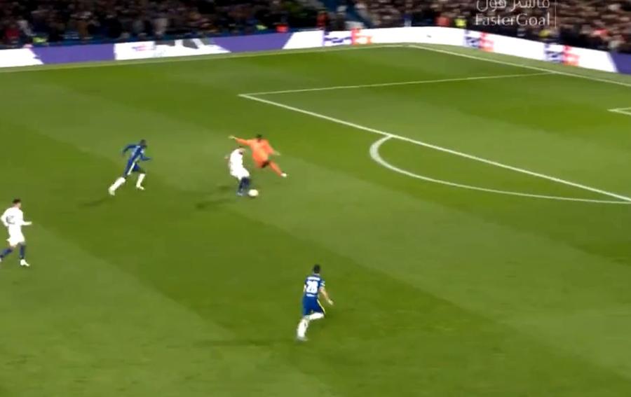 Benzema marchează în poarta goală Cel mai bun portar al lumii, gafă incredibilă în Chelsea - Real Madrid