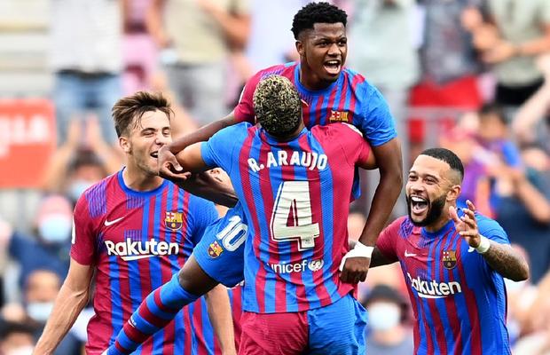 Acord până în 2026! Barcelona îi prelungește contractul unui titular: clauză de un miliard de euro!