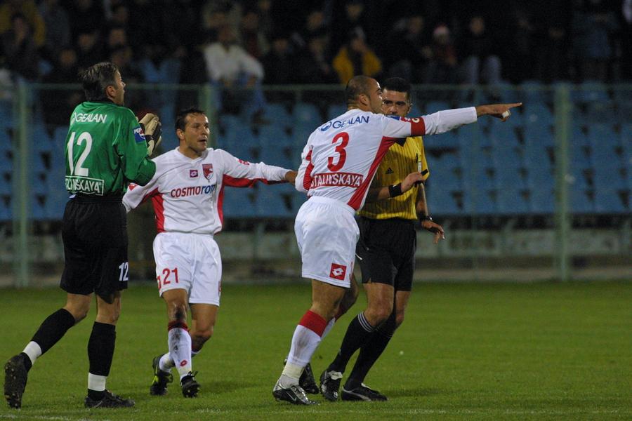 Kiriță, Tâlvan și Preda îi cer explicații arbitrului Ionică Serea Dublu campion cu Dinamo, amintire de la accidentul îngrozitor în care și-a pierdut cel mai bun prieten: „Tata îi făcuse costumul de mire. A zburat pe geam, eu am zburat pe culoar”