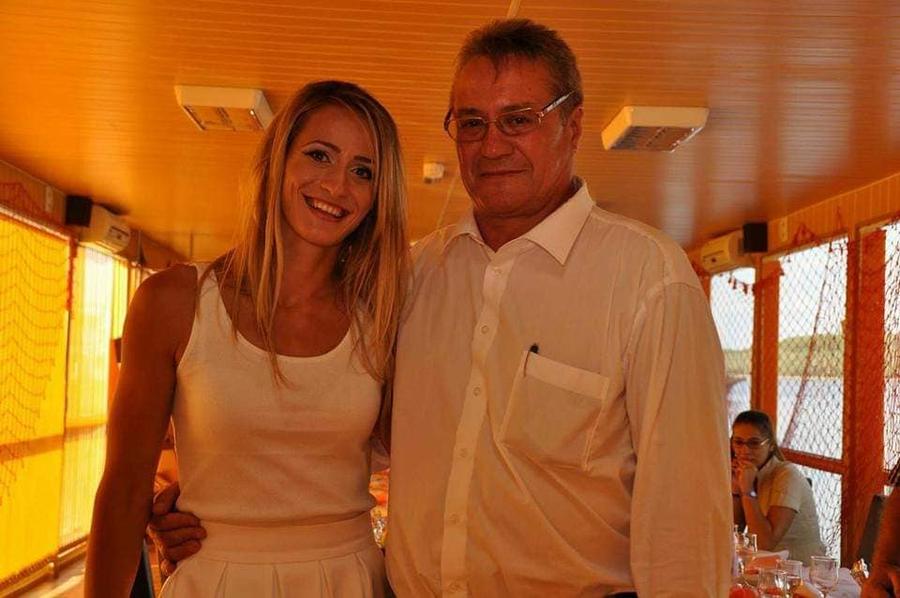 Camelia alături de tatăl său, Grigore Potec, care în iulie 2021 a fost găsit fără suflare în propria locuință, în urma unui infarct FOTO Facebook Detaliul tulburător din viața Cameliei Potec: „A fost șocant și foarte rapid. De atunci nu mai înot deloc”