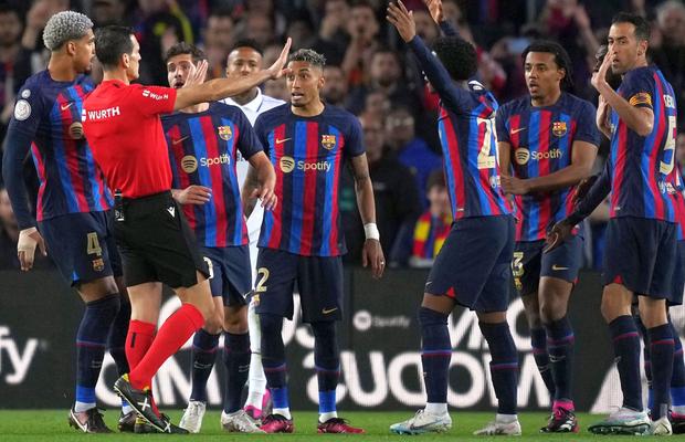 „Emoțional, ne-a făcut rău” » Dezvăluiri din vestiarul catalanilor: momentul psihologic care a schimbat totul în Barcelona - Real Madrid