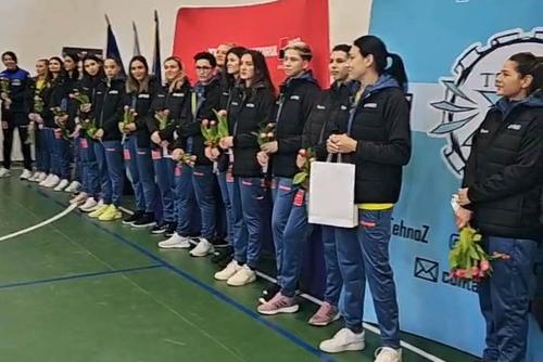 Cristina Neagu și coechipierele de la națională, în vizită la un liceu din Pitești