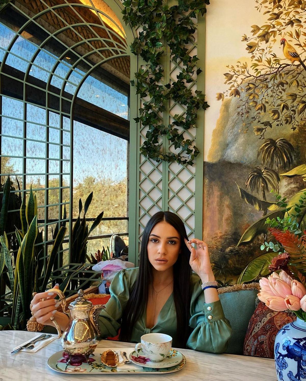 Fiica lui Marius Șumudică, ședință foto de poveste pe Instagram, într-o rochie roșie: „Miss Turcia”