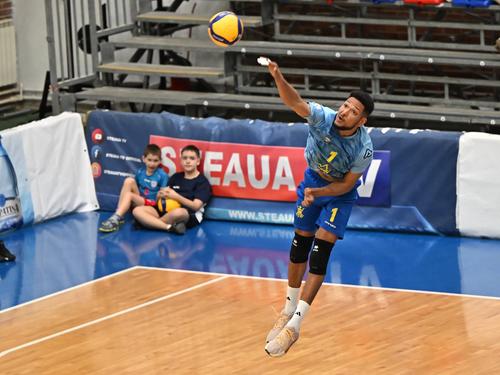 Augusto Colito de la Corona Brașov în acțiune FOTO sportpictures.eu