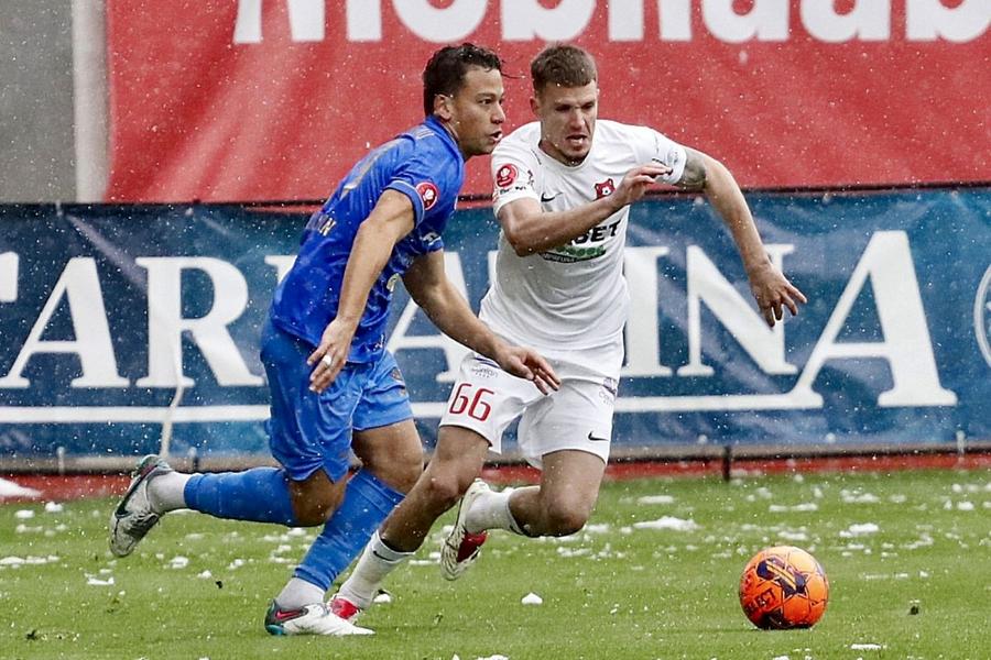 Gloria Buzău profită de două gafe în defensivă și se impune la Sibiu » Lupta pentru salvarea de la retrogradare se complică și mai mult Directorul GSP, surprins de antrenorul din Superliga: „N-am înțeles ce a vrut. Echipa nu a mișcat”