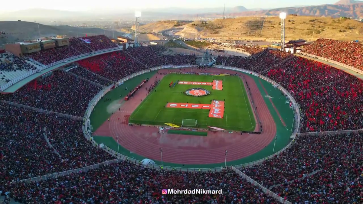 Ce nebunie! Imagini fabuloase cu peste 60.000 de oameni pe stadion în Iran
