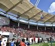 Scene uluitoare: parașutistul a rămas atârnat de acoperișul stadionului din Franța! Meciul a fost întârziat