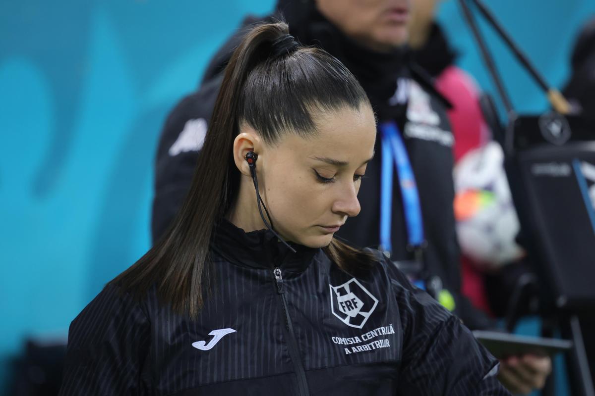„Trebuie să fii tare și să pui piciorul în prag” » Iuliana Demetrescu, arbitru la Rapid - Dinamo, merge la Europeanul din Elveția