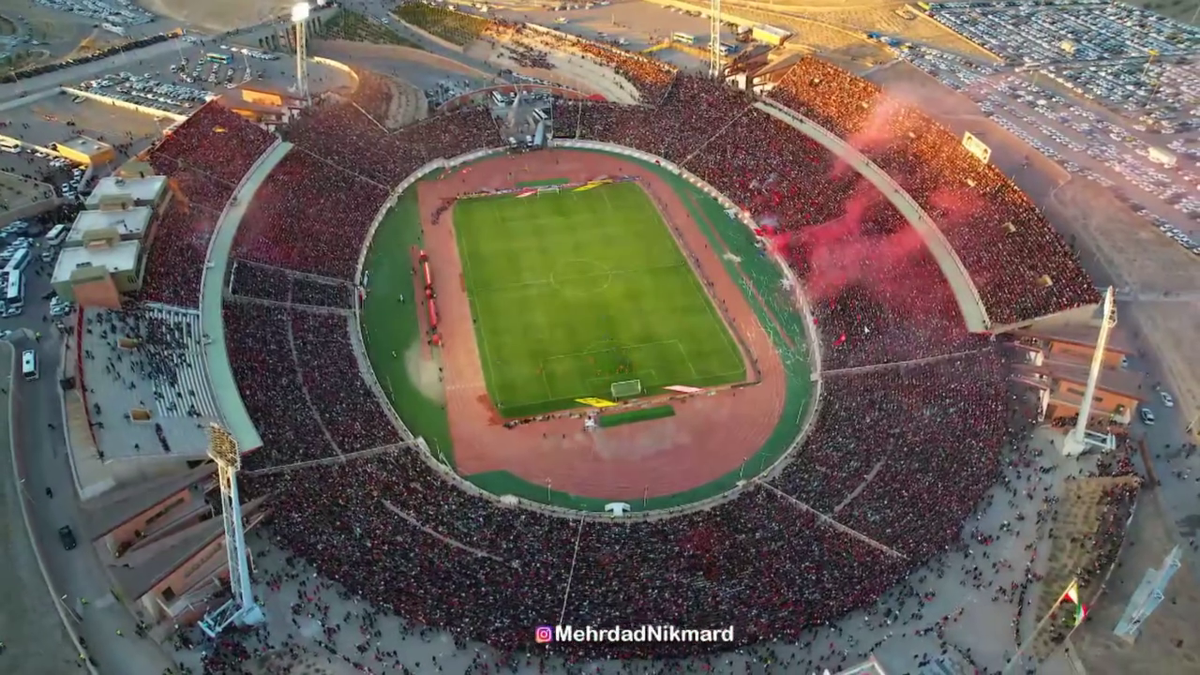 Ce nebunie! Imagini fabuloase cu peste 60.000 de oameni pe stadion în Iran