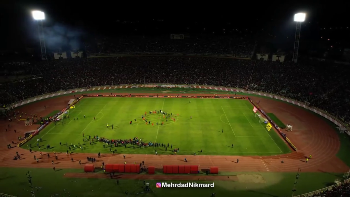 Ce nebunie! Imagini fabuloase cu peste 60.000 de oameni pe stadion în Iran