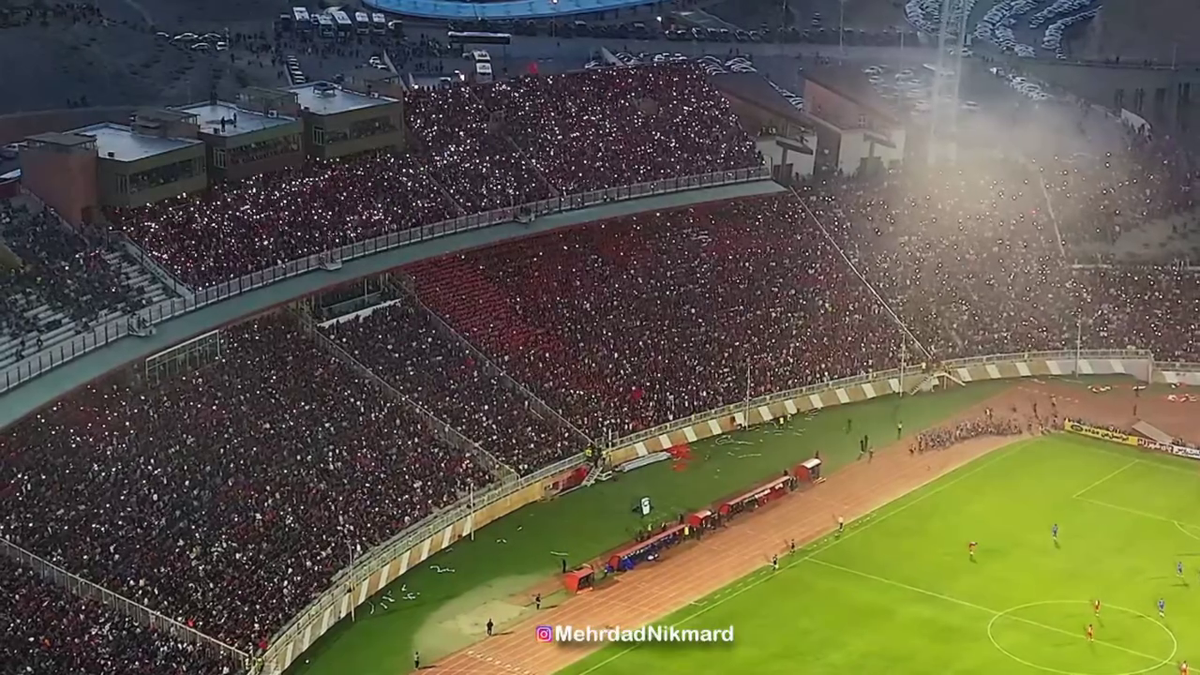 Ce nebunie! Imagini fabuloase cu peste 60.000 de oameni pe stadion în Iran