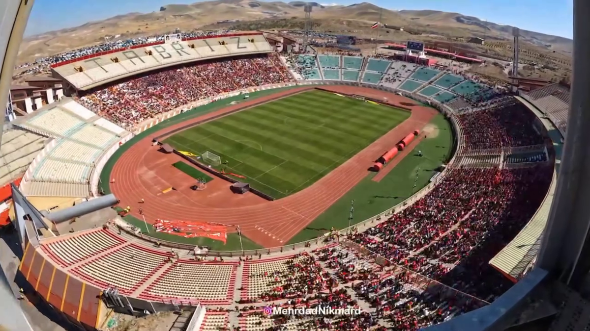 Ce nebunie! Imagini fabuloase cu peste 60.000 de oameni pe stadion în Iran