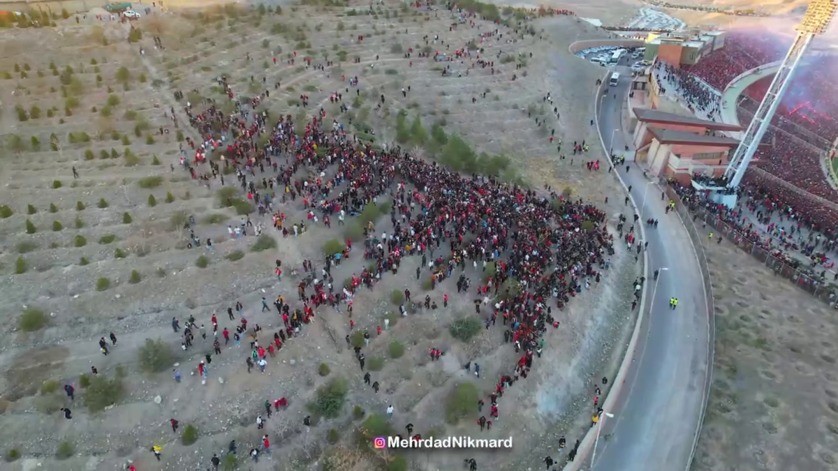 Ce nebunie! Imagini fabuloase cu peste 60.000 de oameni pe stadion în Iran