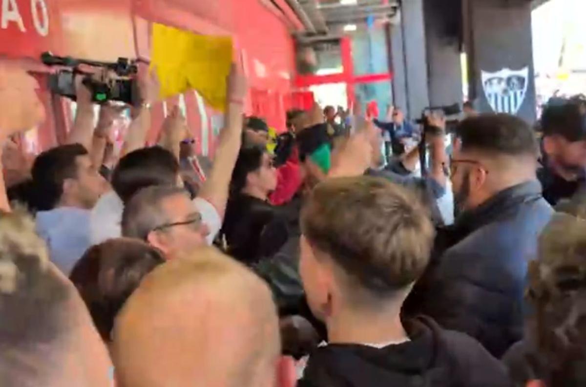Protest masiv înaintea derby-ului din La Liga: „Plecați!” » Tată și fiu luptă pentru putere într-un scenariu de film!