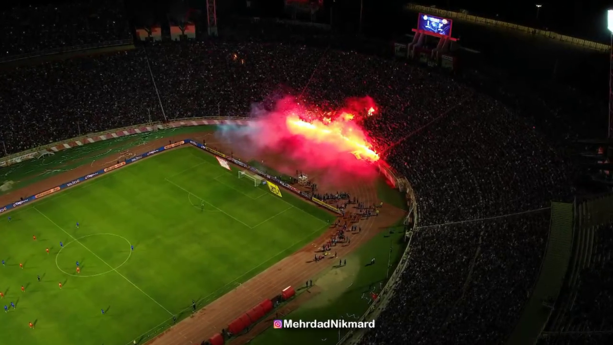 Ce nebunie! Imagini fabuloase cu peste 60.000 de oameni pe stadion în Iran