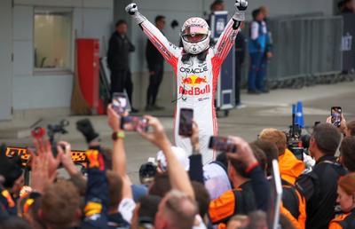 Max Verstappen a câștigat Marele Premiu de Formula 1 al Japoniei! Clasamentul complet de la Suzuka + ierarhia piloților și a constructorilor