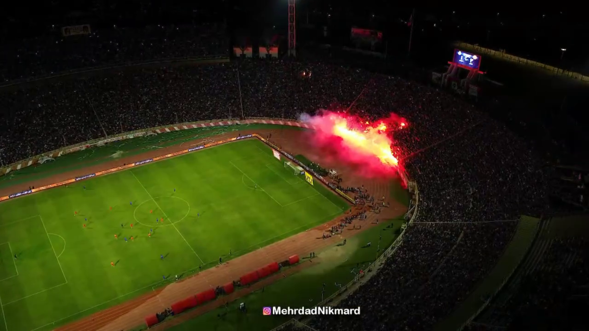 Ce nebunie! Imagini fabuloase cu peste 60.000 de oameni pe stadion în Iran