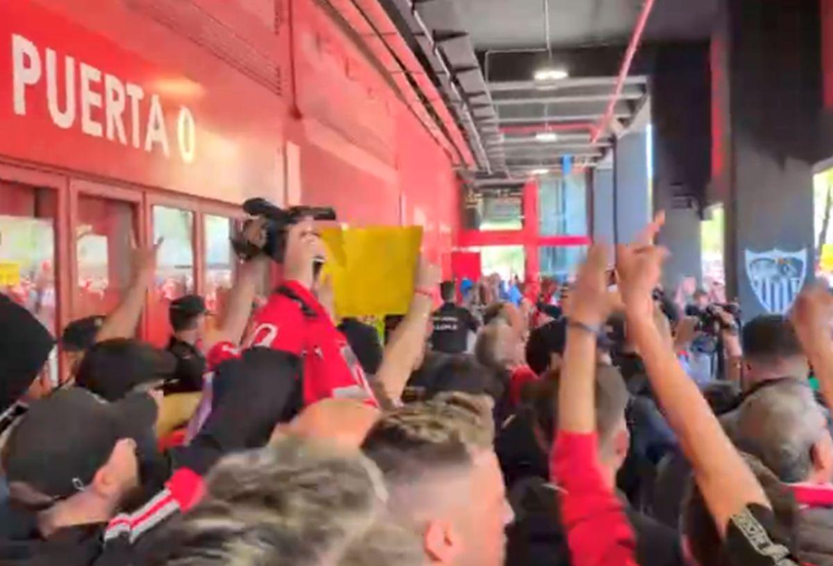 Protest înainte de Sevilla - Atletico Madrid