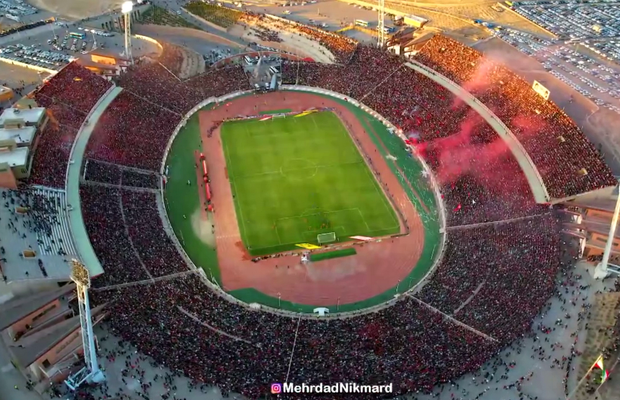 Ce nebunie! Imagini fabuloase cu peste 60.000 de oameni pe stadion în Iran