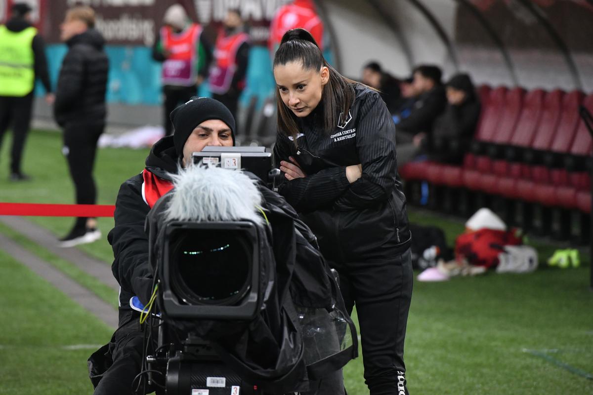 „Trebuie să fii tare și să pui piciorul în prag” » Iuliana Demetrescu, arbitru la Rapid - Dinamo, merge la Europeanul din Elveția