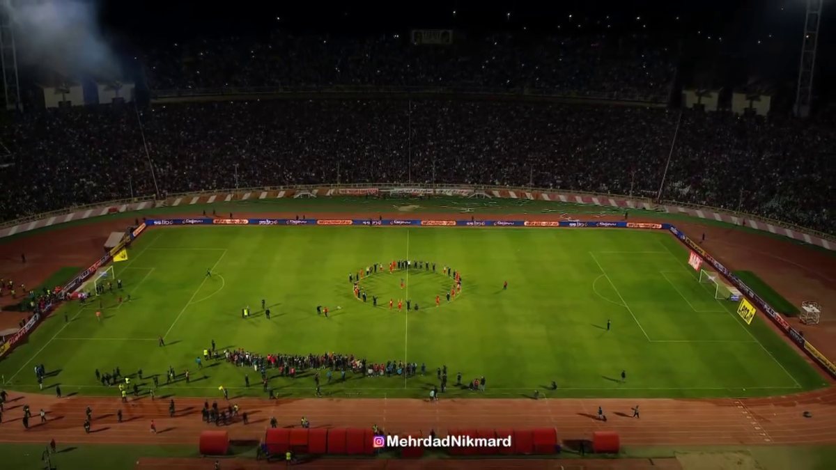 Ce nebunie! Imagini fabuloase cu peste 60.000 de oameni pe stadion în Iran