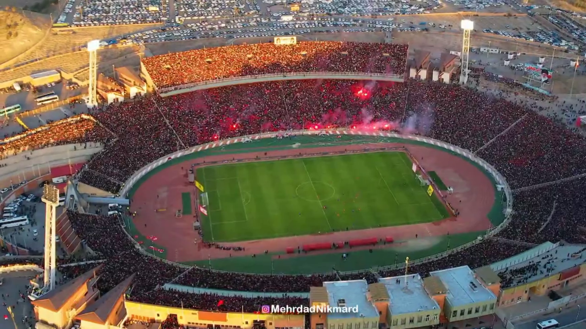 Ce nebunie! Imagini fabuloase cu peste 60.000 de oameni pe stadion în Iran