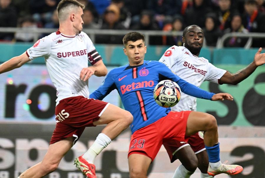 Alexandru Musi, într-un meci contra Rapidului // FOTO: Imago Noul #7 de la Dinamo! Începe deja antrenamentele sub comanda lui Zeljko Kopic