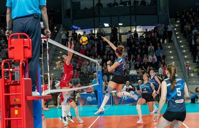 Surpriză în finala campionatului de volei feminin! Vicecampioana Cupei CEV, învinsă pe teren propriu în 5 seturi