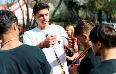 David Popovici și-a atins obiectivul în campania în care și-a propus să strângă 50.000 de euro pentru 12 adolescenți: „Recunoștință sinceră”
