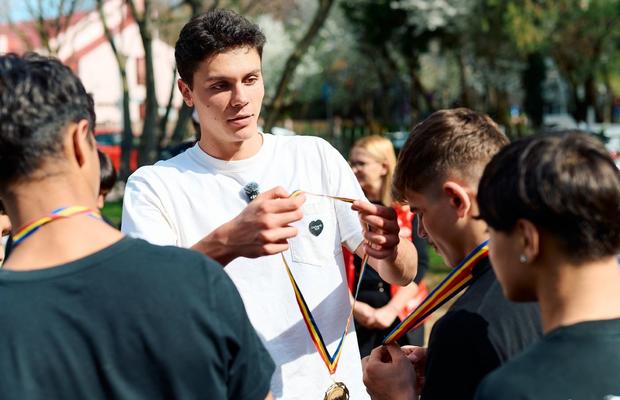 David Popovici și-a atins obiectivul în campania în care și-a propus să strângă 50.000 de euro pentru 12 adolescenți: „Recunoștință sinceră”