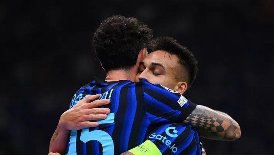 Lautaro Martinez îl îmbrățișează pe Alessandro Bastoni Cealaltă față a echipei lui Cristi Chivu » Gestul lui Lautaro și cum a comentat Dumfries