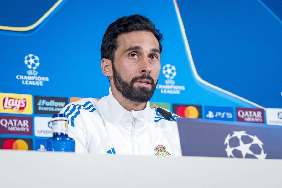 Alvaro Arbeloa, antrenorul lui Real Madrid // FOTO: Imago Images Conflict la vârf la Real Madrid! Canizares, furios pe o decizie a lui Arbeloa: „Răutatea se scurge mai lent decât iaurtul! Ar trebui să joace și dacă e șchiop!”